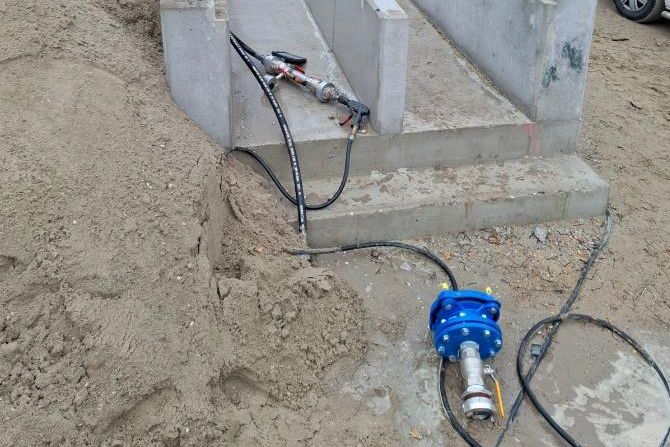 Safety Alert Strukton wegschietende flens